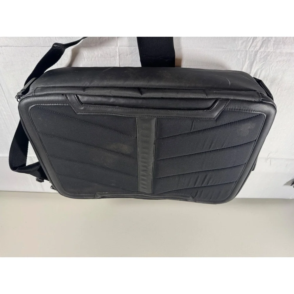 Nomatic Messenger Bag Black Laptop Travel Briefcase Magnetic Buckle $299 retail